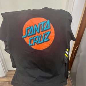 Santa Cruz tee size medium